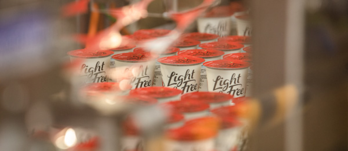 Danone stelt eerste yoghurtpotje voor van gerecycleerd plastic